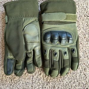 Tactical Green Gloves with Knuckle Protection